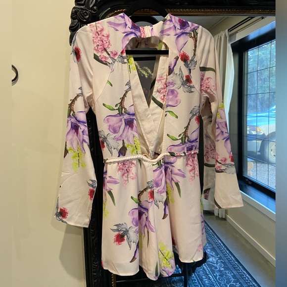 Boutique 1861, Floral, plunge front and cutout back playsuit with waist tie - Picture 3 of 7